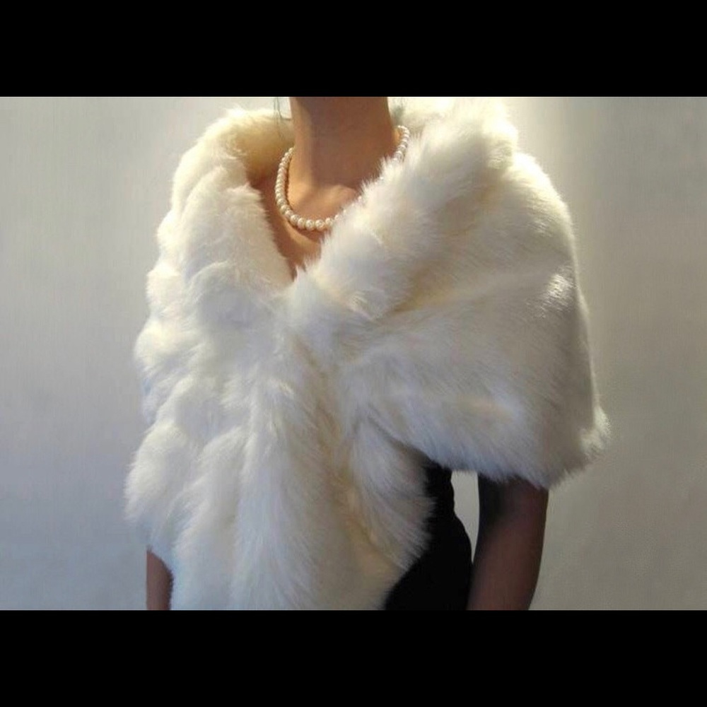 Ivory faux fur stole/shaw/wrap/shrug